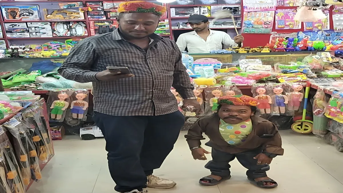 24 इंच की ऊंचाई वाला व्यक्ति पहुंच रामदेवरा, बाबा रामदेव की समाधि के दर्शन कर खुशहाली की कामना