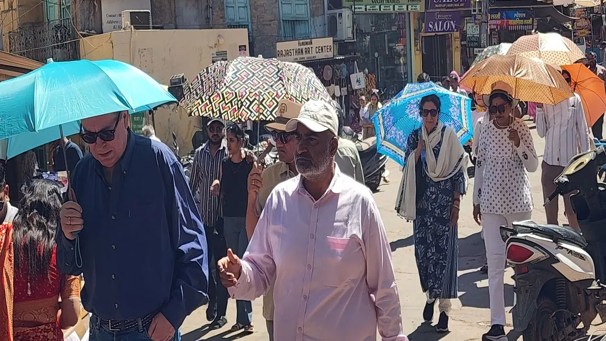 सूरज की चकाचौंध ने किया परेशान, हर कोई पसीने से तरबतर