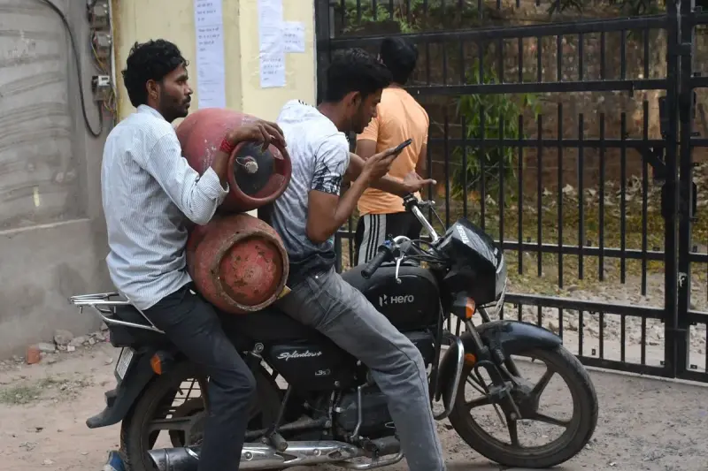 एलपीजी का सकंट: अब होटल व ढाबे वालों को लेना होगा पीएनजी कनेक्शन