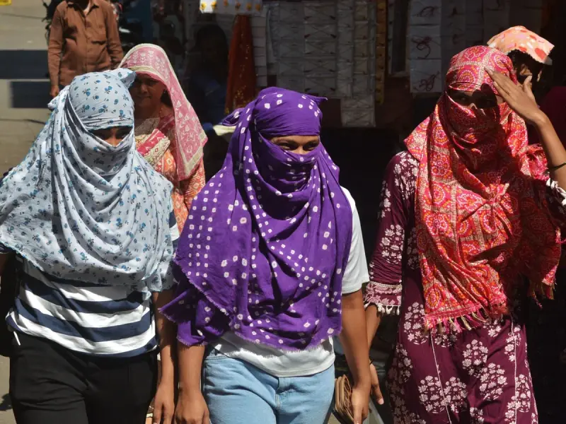 यूपी से पंजाब तक लू की चपेट: तापमान 45 डिग्री तक, बारिश की संभावना