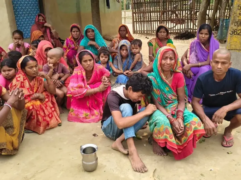 आठारह साल की लड़की की संदिग्ध मौत: दुपट्टे से लटकती लाश, सिंदूर के पैकेट के साथ