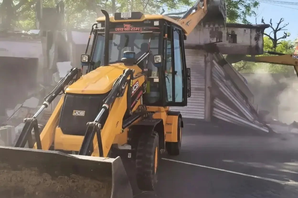 Tonk में अतिक्रमण मुक्त करने के लिए बुलडोजर का एक्शन: पब्लिक लैंड पर वर्षों से चले आ रहे अतिक्रमण समाप्त