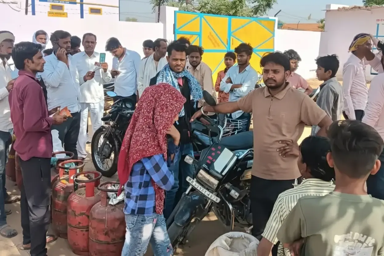 LPG संकट: राजस्थान के कई गांवों में घरेलू सिलेंडरों की आपूर्ति दो महीने से ठप