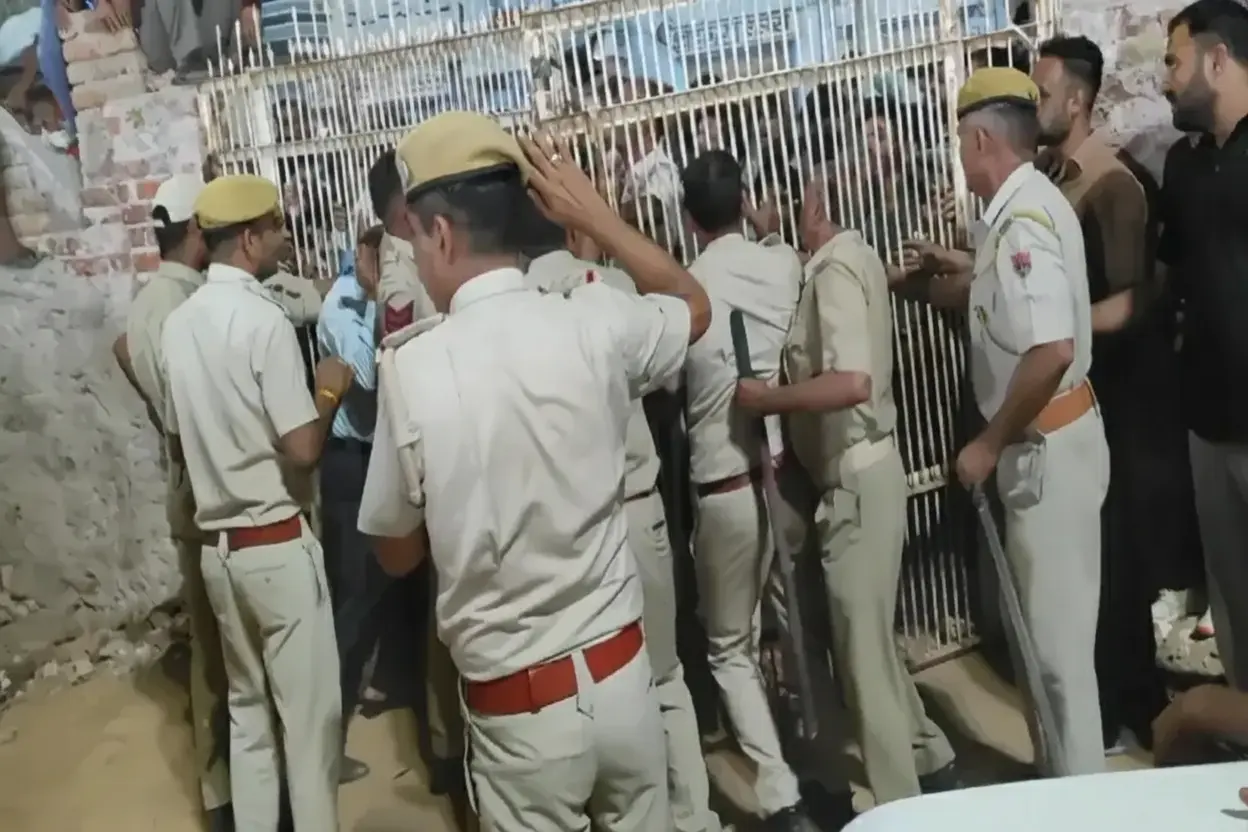 चप्पे-चप्पे पर राजनीति: सुजानगढ़ में शिलान्यास से पहले शिलालेख टूटा, भाजपा–कांग्रेस में टकराव