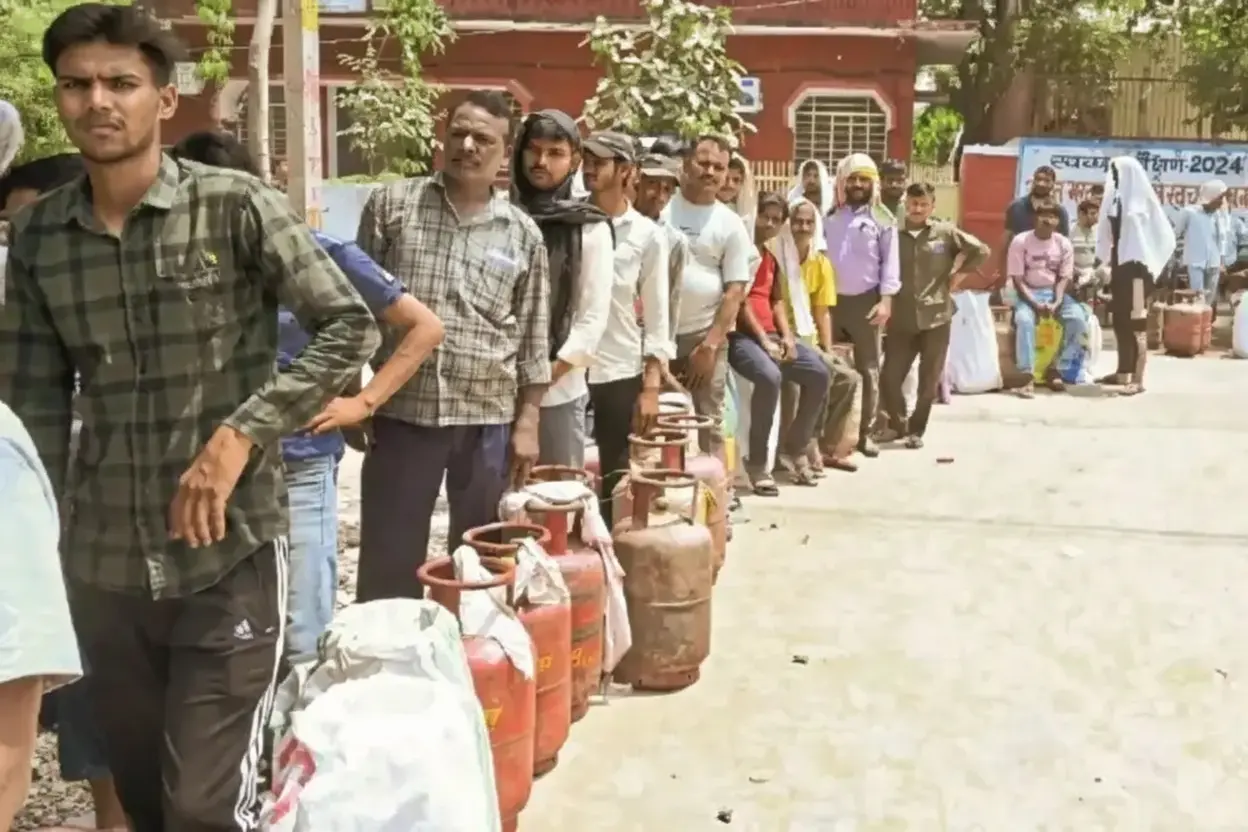 भरतपुर में LPG संकट: दूल्हा और बेटी के पिता शृंखला में सिलेंडर की कमी से विवाह की तैयारियाँ अटक