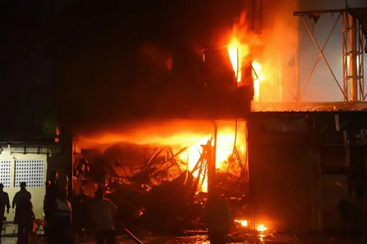 पेंट शॉप में शॉर्ट सर्किट से लगी भीषण आग, आसपास पांच दुकानों को भी नुकसान